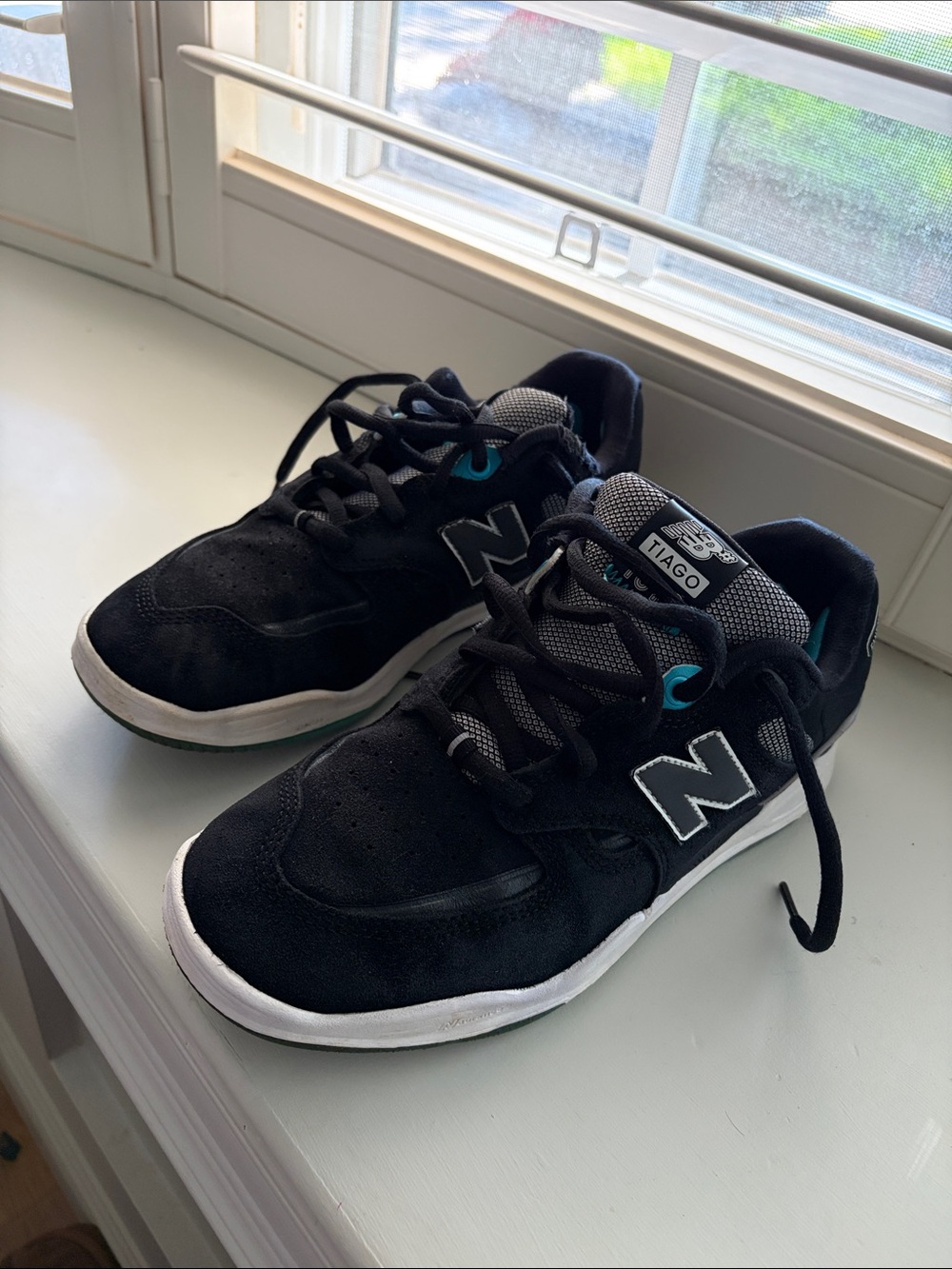 New Balance Tiago 1010 mens 8 Black Sneakers